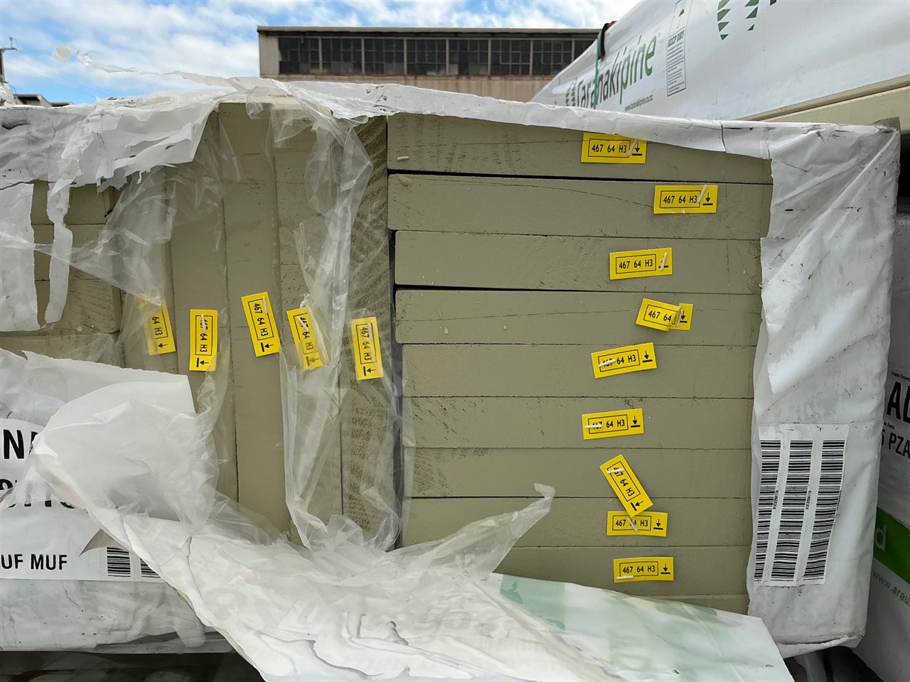 280 x 30, LOSP Treated Pre-Primed Pine, Laminated Finger Jointed D4S Pencil Round, 25 pcs @ 5.4 M, 135 Lin Metres Total Pk 758218-00