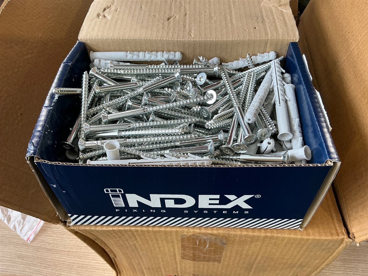 Timber Screw Fasteners with Wall Plug - Packet of 100 -Size 10 x100