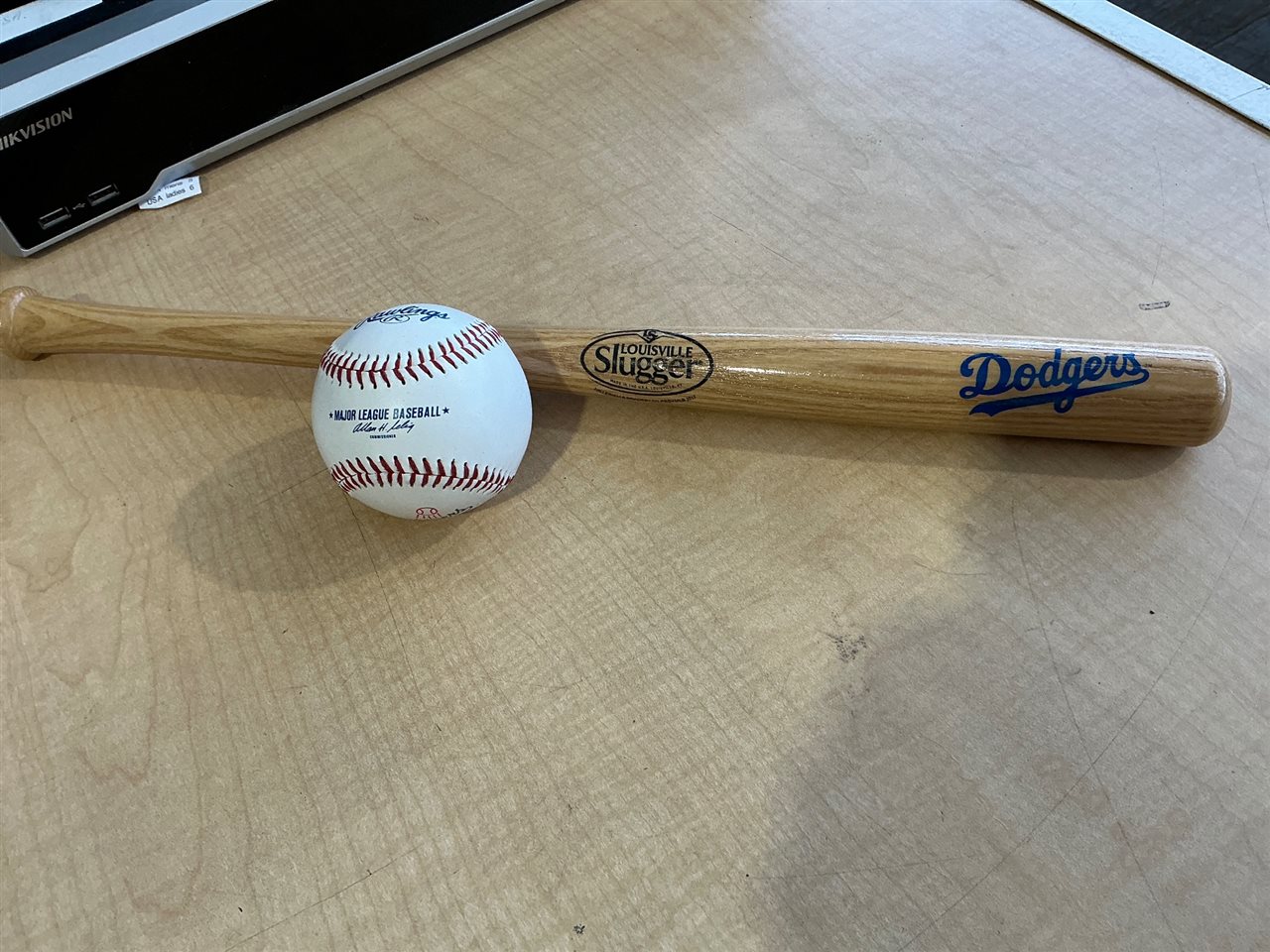 Mini Dodgers Loui Slugger Baseball Bat and League Baseball