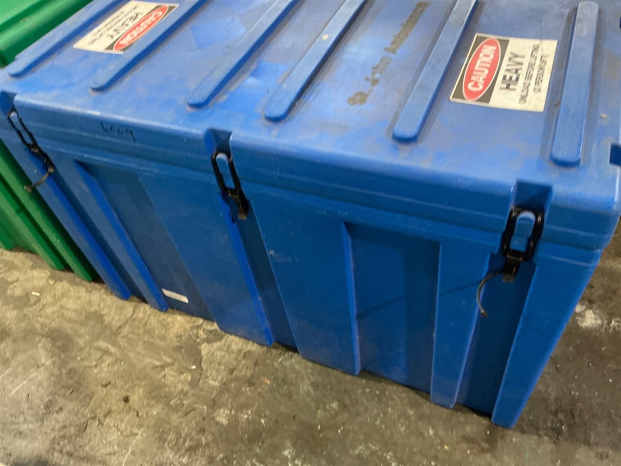 Plastic Lidded Large Storage Box - 1100 x 550 x 670 mm H (Blue )
