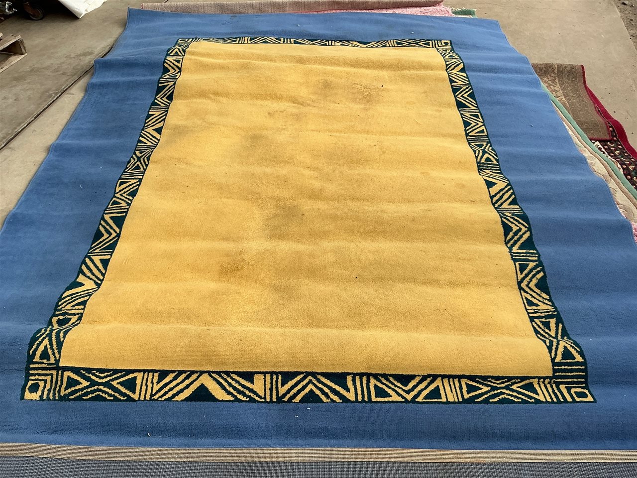 Floor Rug - Approx Size 2000 x 1500 mm (Collect From Greenfields )