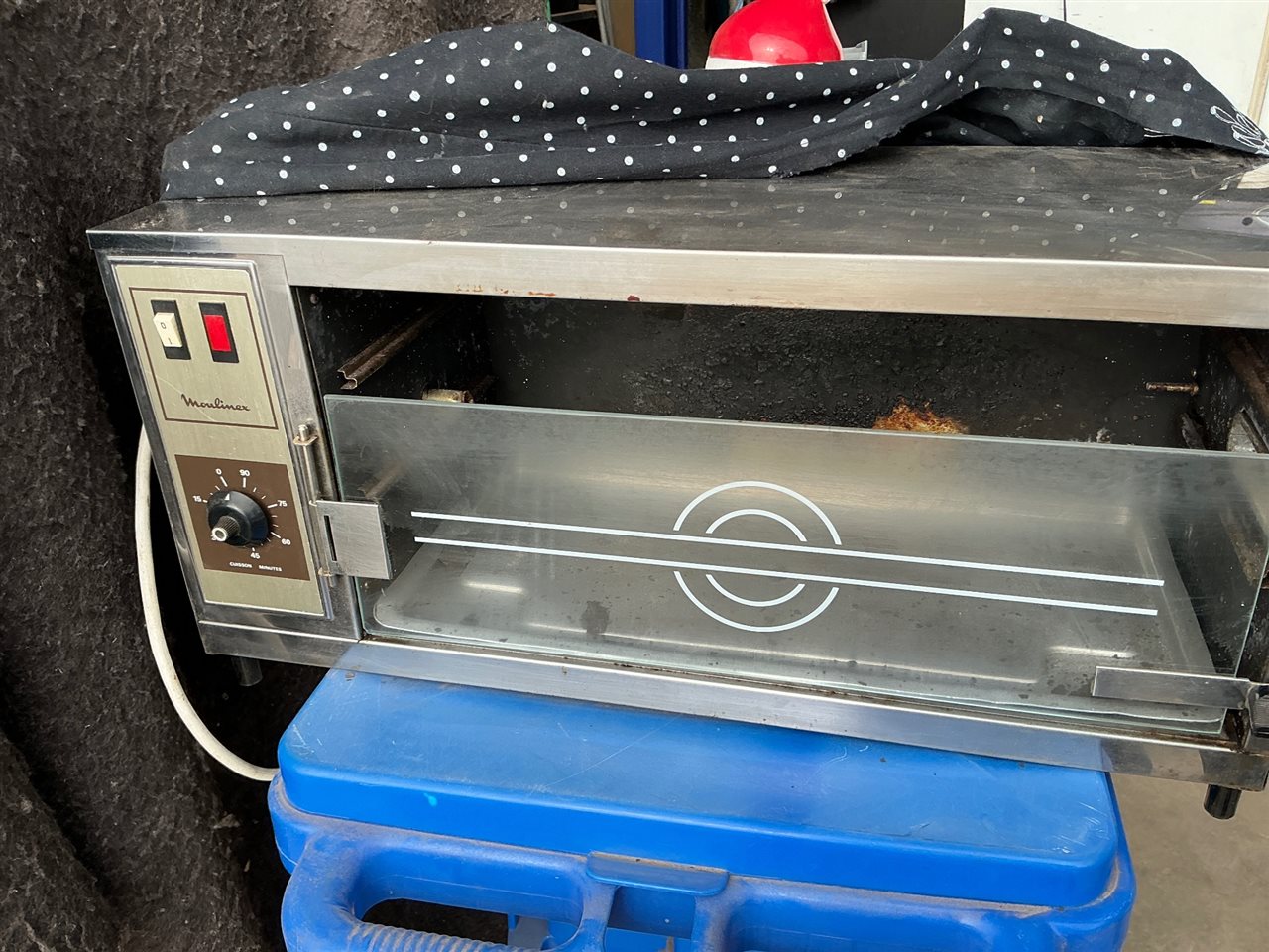 Kitchen Ware and Moulinex Oven (Collect From Greenfields )