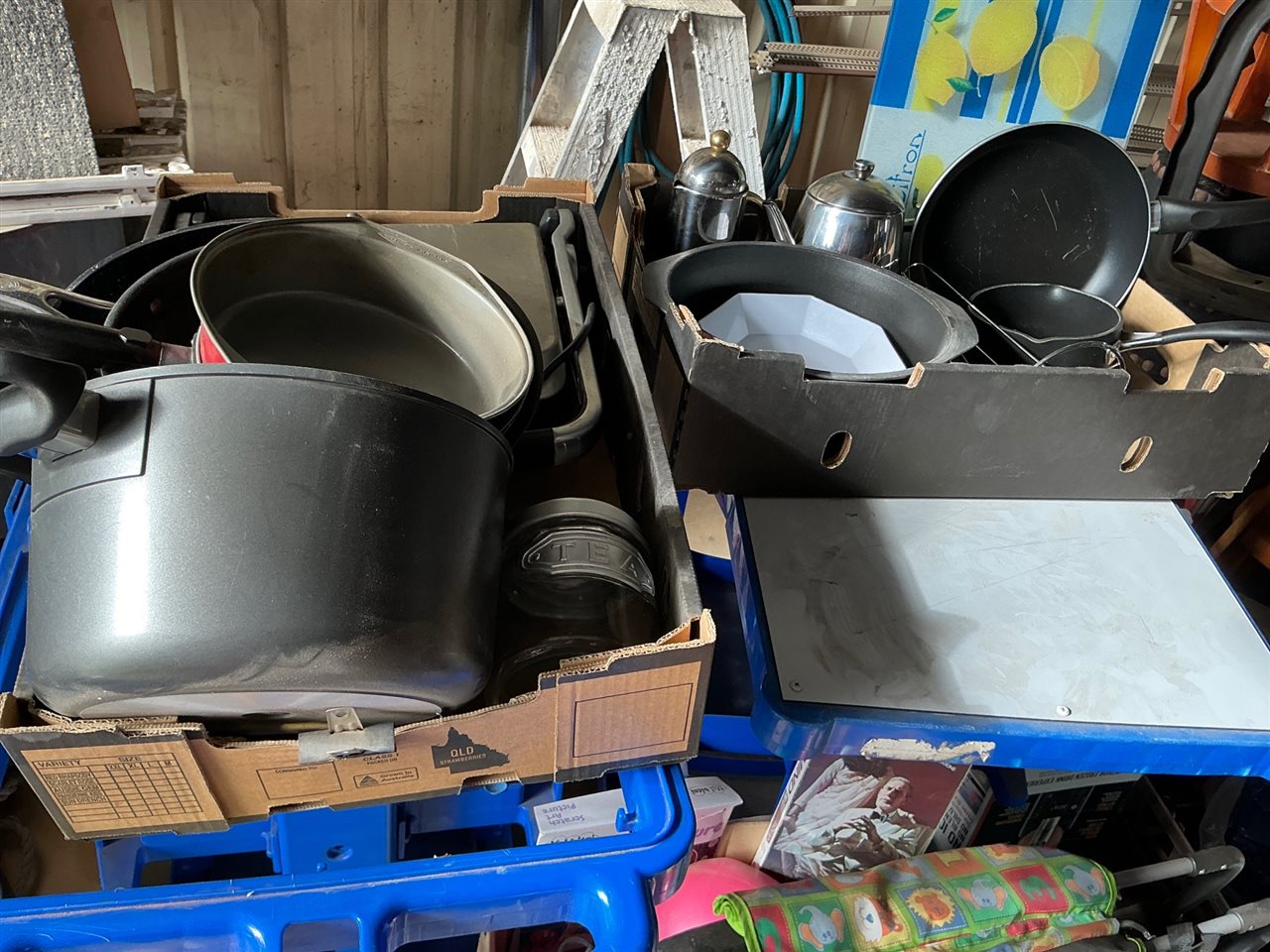 Quantity.Of Saucepans and Snack Toaster (Collect From Greenfields )