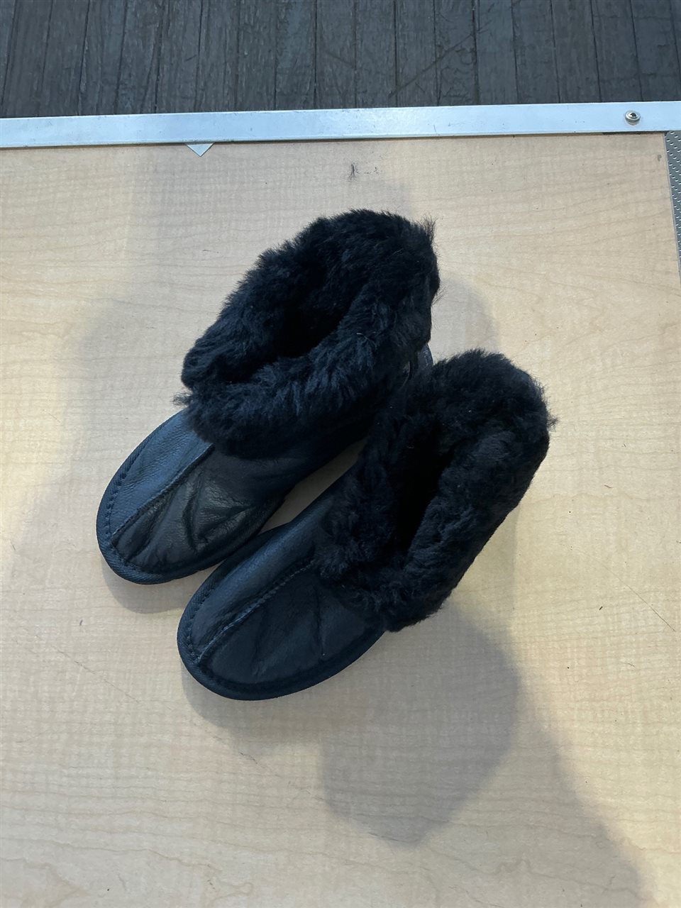 Slippers Size 4 , Leather Upper, Synthetic Sole, Black