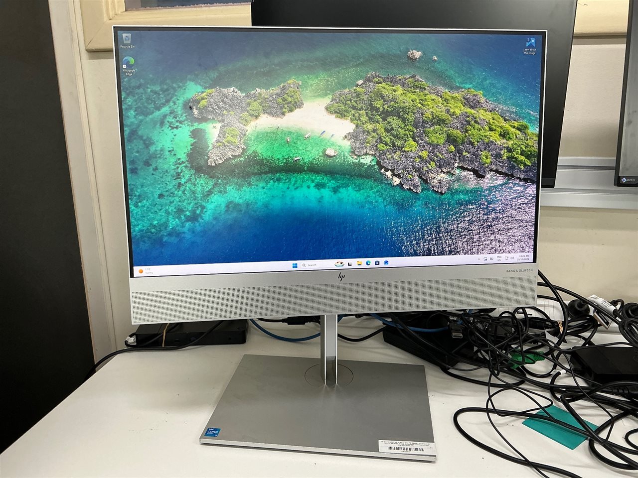 HP EliteOne 800 G8 24 All-In-One PC SBKPF - Intel Core i5-11500, 16 GB RAM, 512GB NVMe SSD with Power Lead