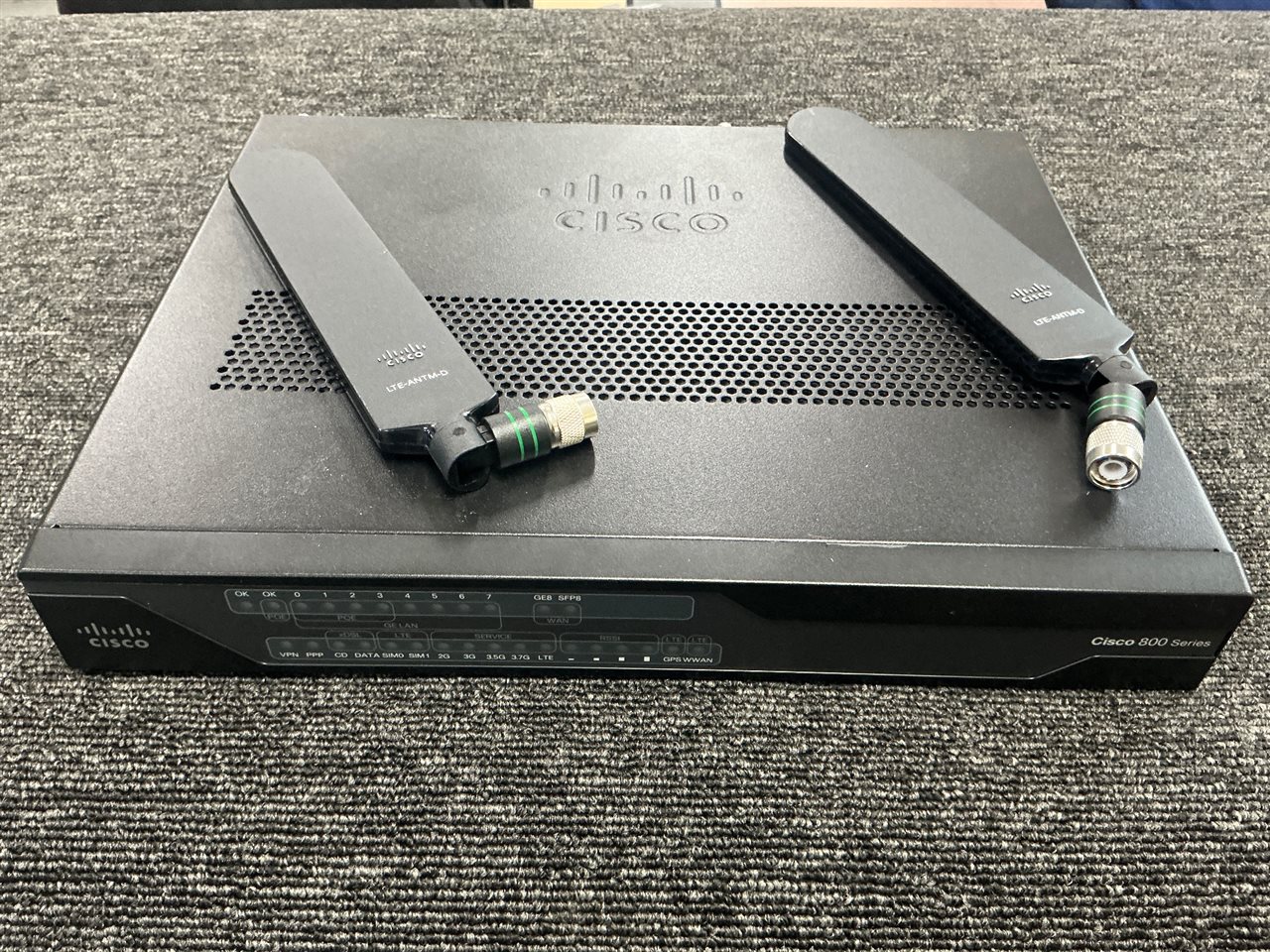 Cisco 897VAG-LTE Router with 2x LTE Antennas