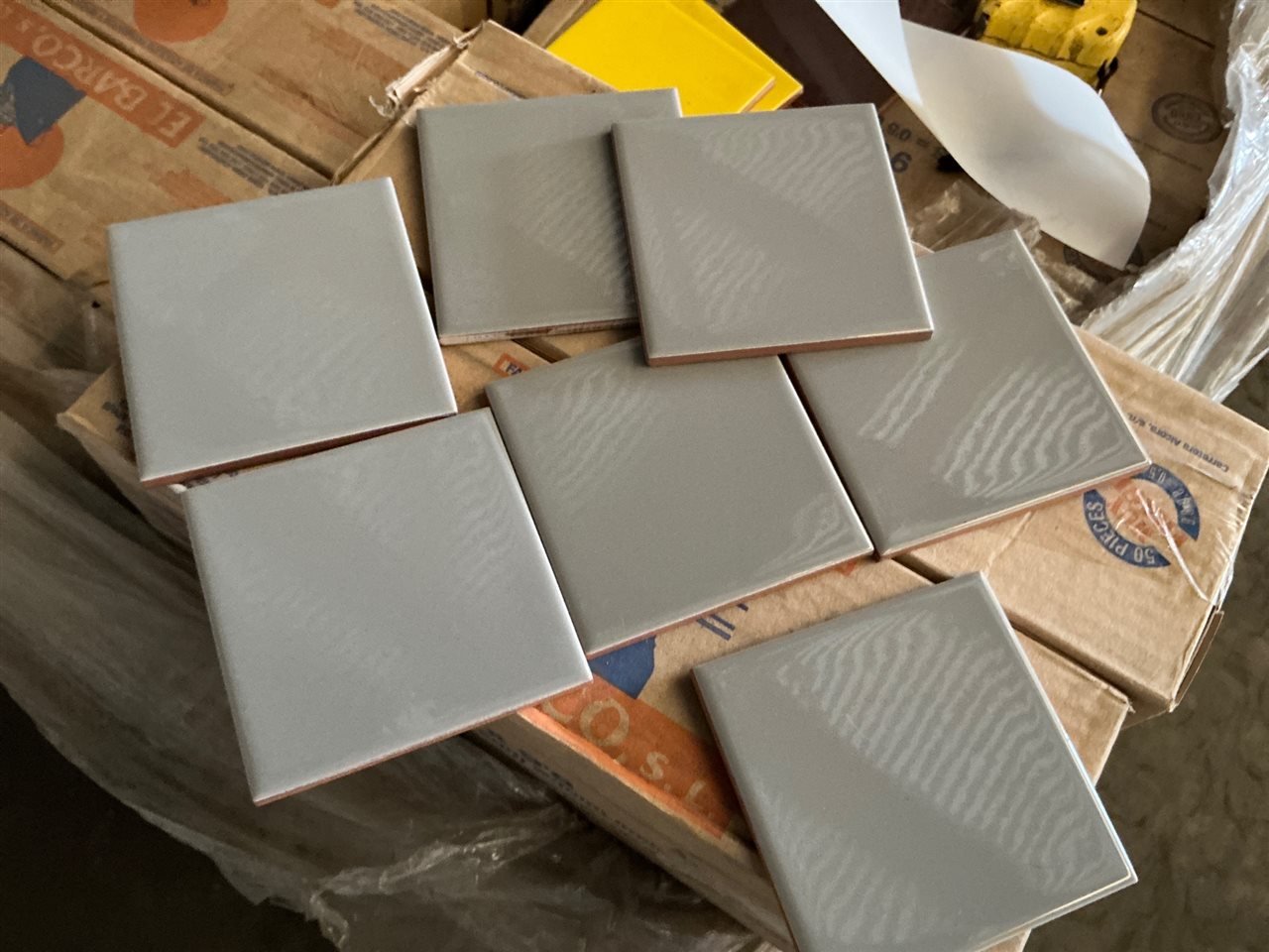 Gloss Gris Oscur Ceramic Tile- 100 x 100, 4mm, 0.5 M², 50 Per Box, 152 Boxes, 76 m², IRP $3,040