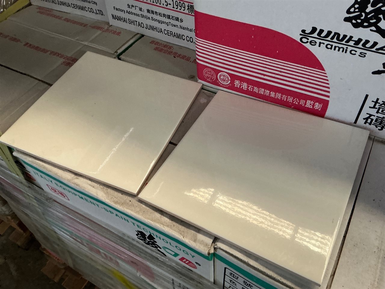 Ivory Gloss, Ceramic, 200 x 200, 7.2mm, 38 Pcs Per Box, 64 Boxes Approx, 94.72 M² Approx. IRP $3789