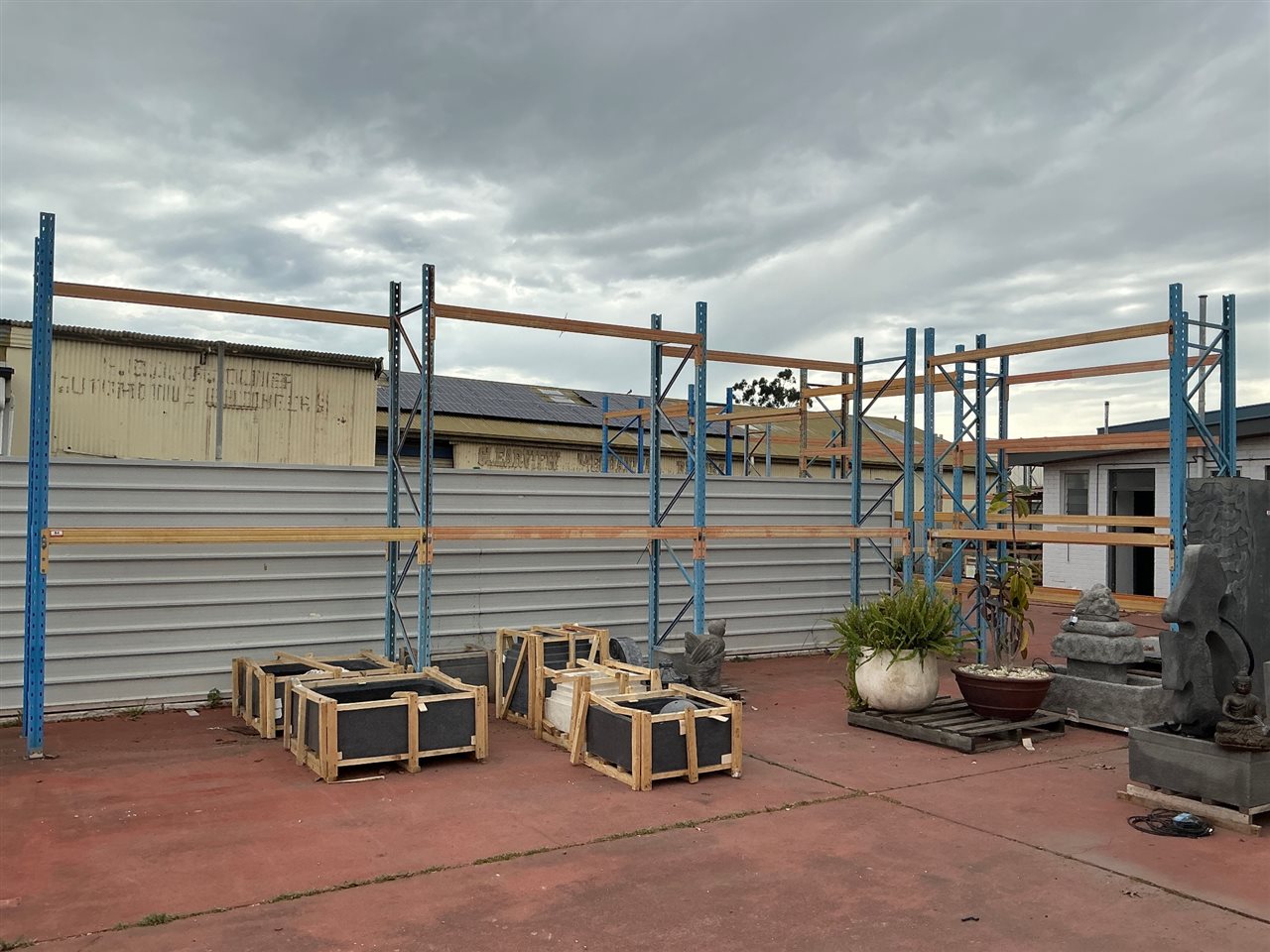 Pallet Racking, 14 Blue and 4 Galvanised Uprights 3650mm, Beams 2600mm