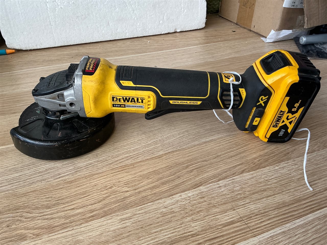 Dewalt 18 V Cordless 125 mm  Grinder with 1 Battery