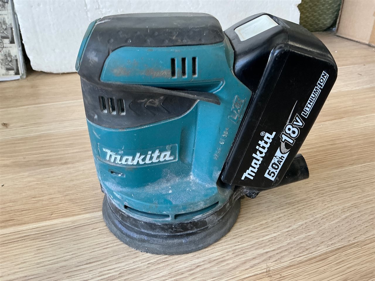 Makita 18V Sander - 1 Battery