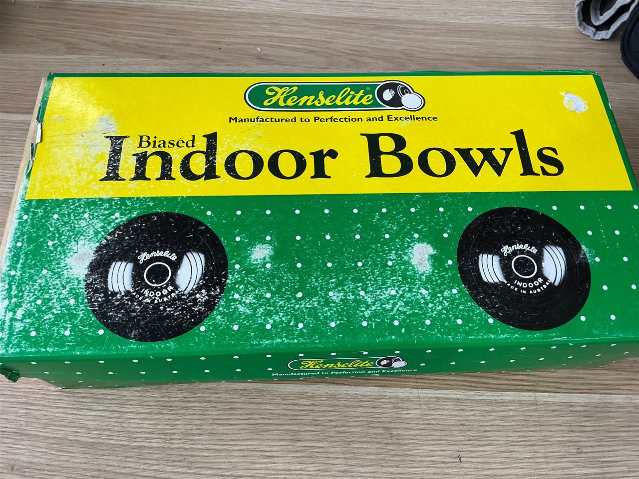 Henselite Indoor Bowls - Set of 8