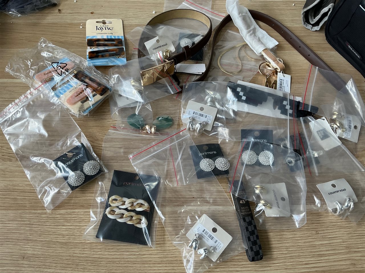 Quantity of Costume Jewellery