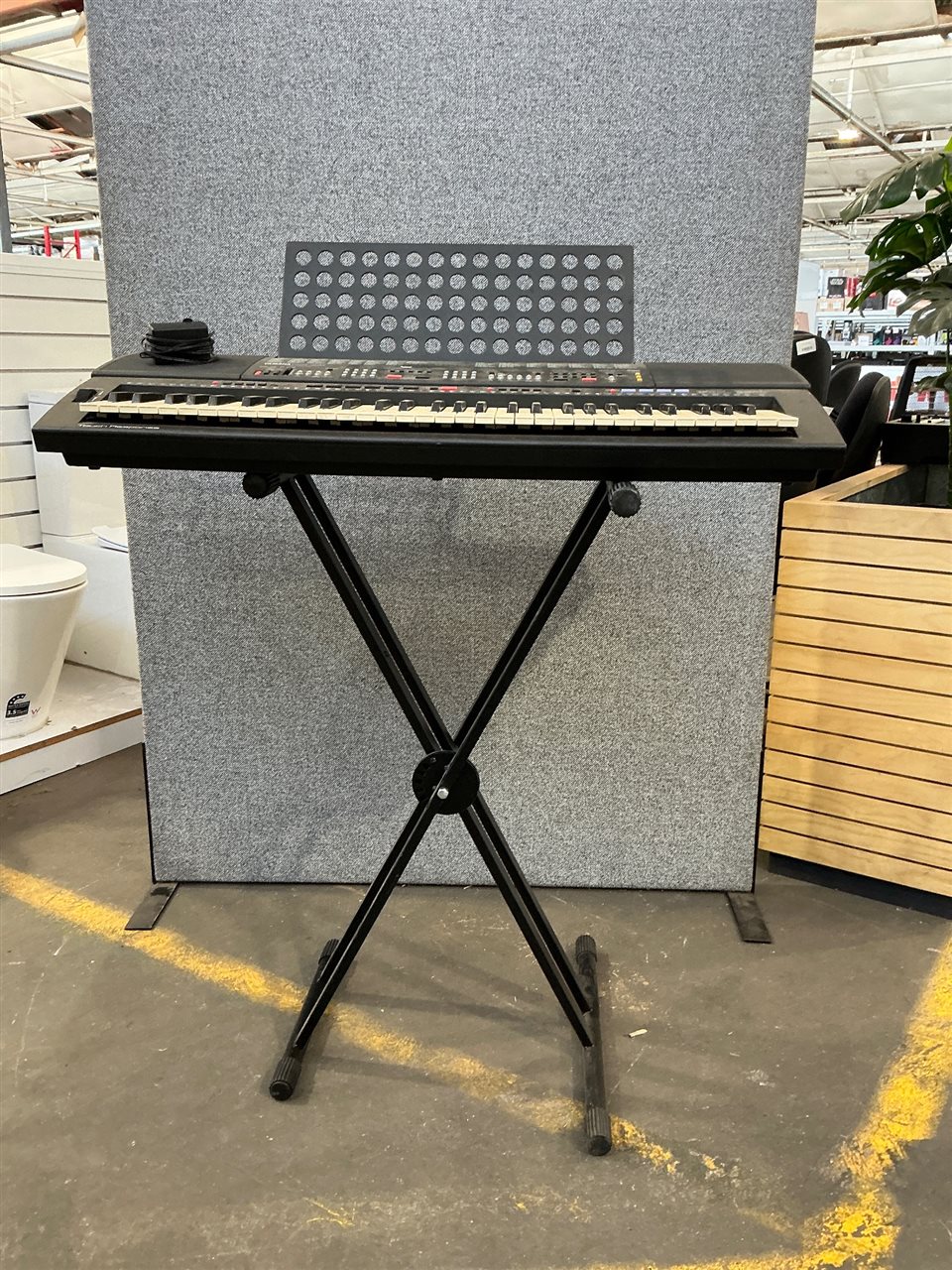 Yamaha PSR-500 (with Stand) – working