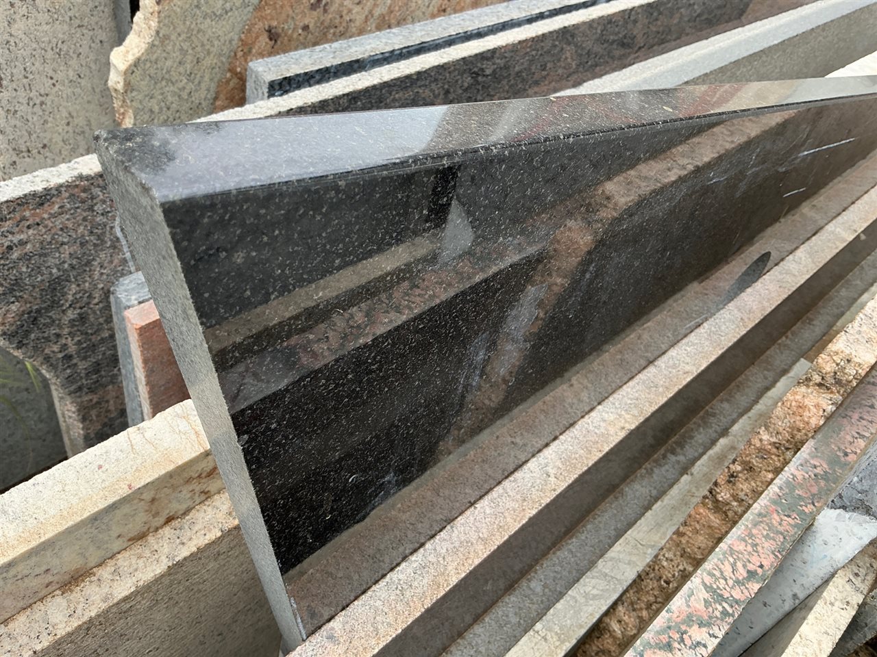 Granite Slab, Black, 1000 x 550 x 30mm approx.