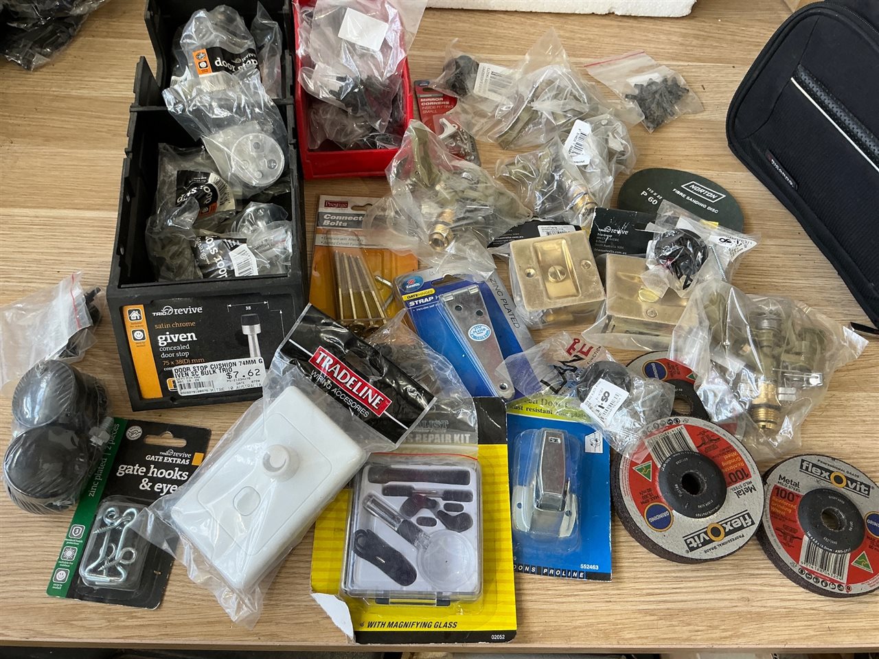 Quantity of Mixed Hardware