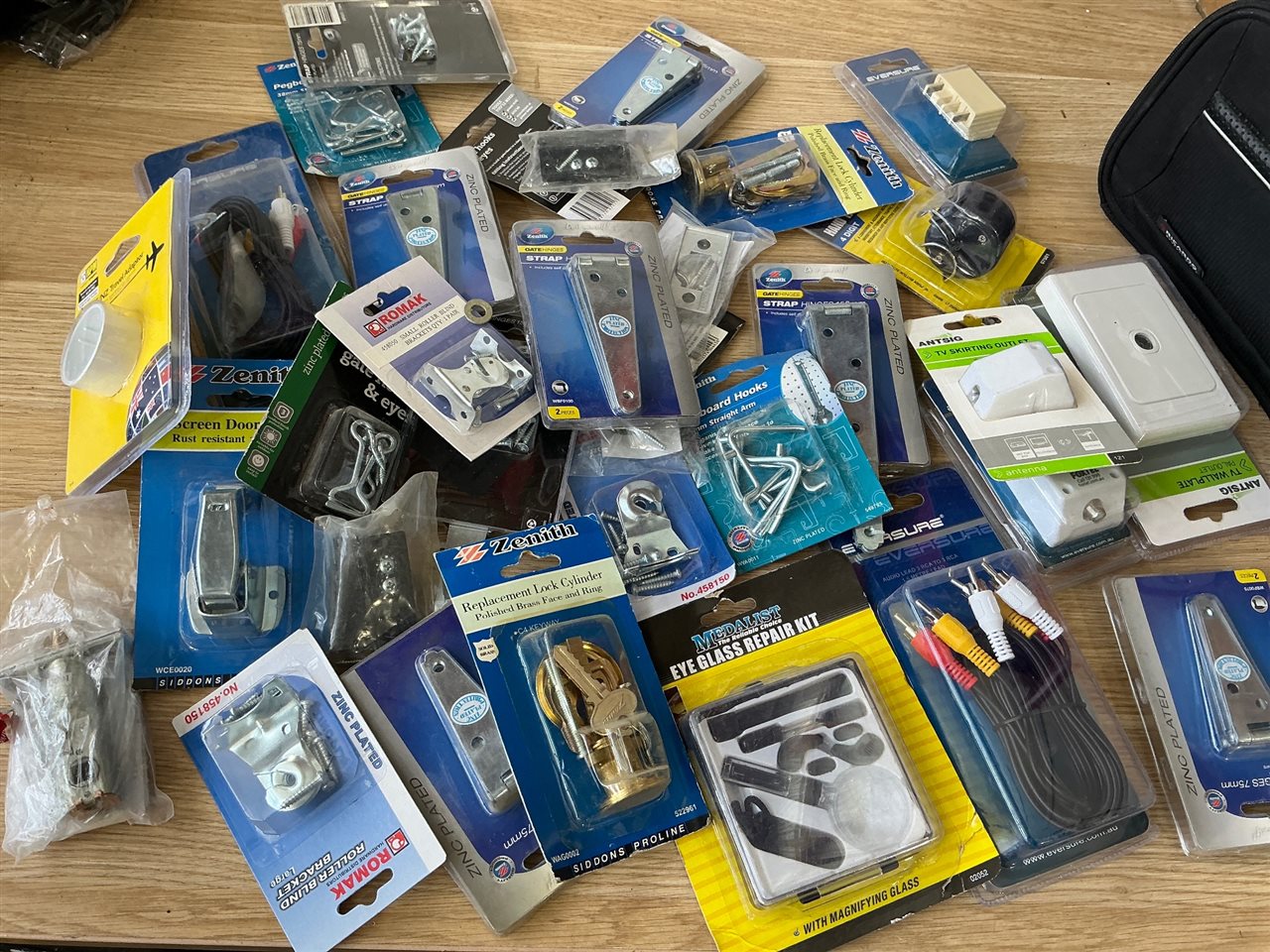 Quantity of Mixed Hardware