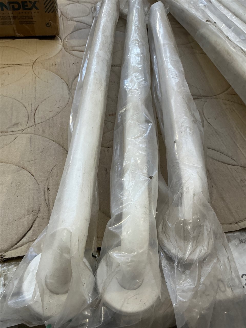 Alum.Grab Handrail -White  2 @ 900 mm -and 1 @ 750 mm