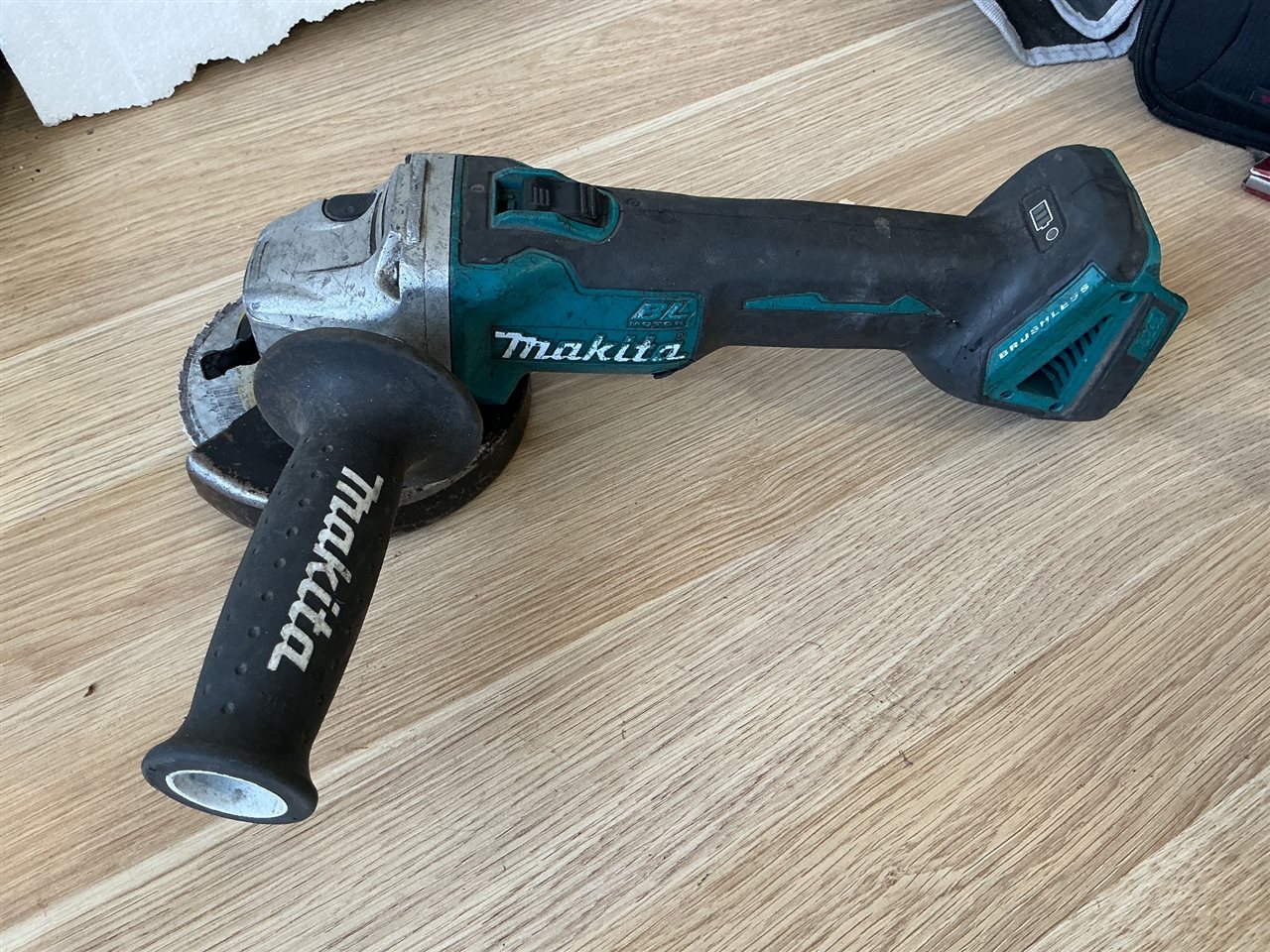 Makita Cordless Angle Grinder DGA504 18V Brushless 125mm- No Battery