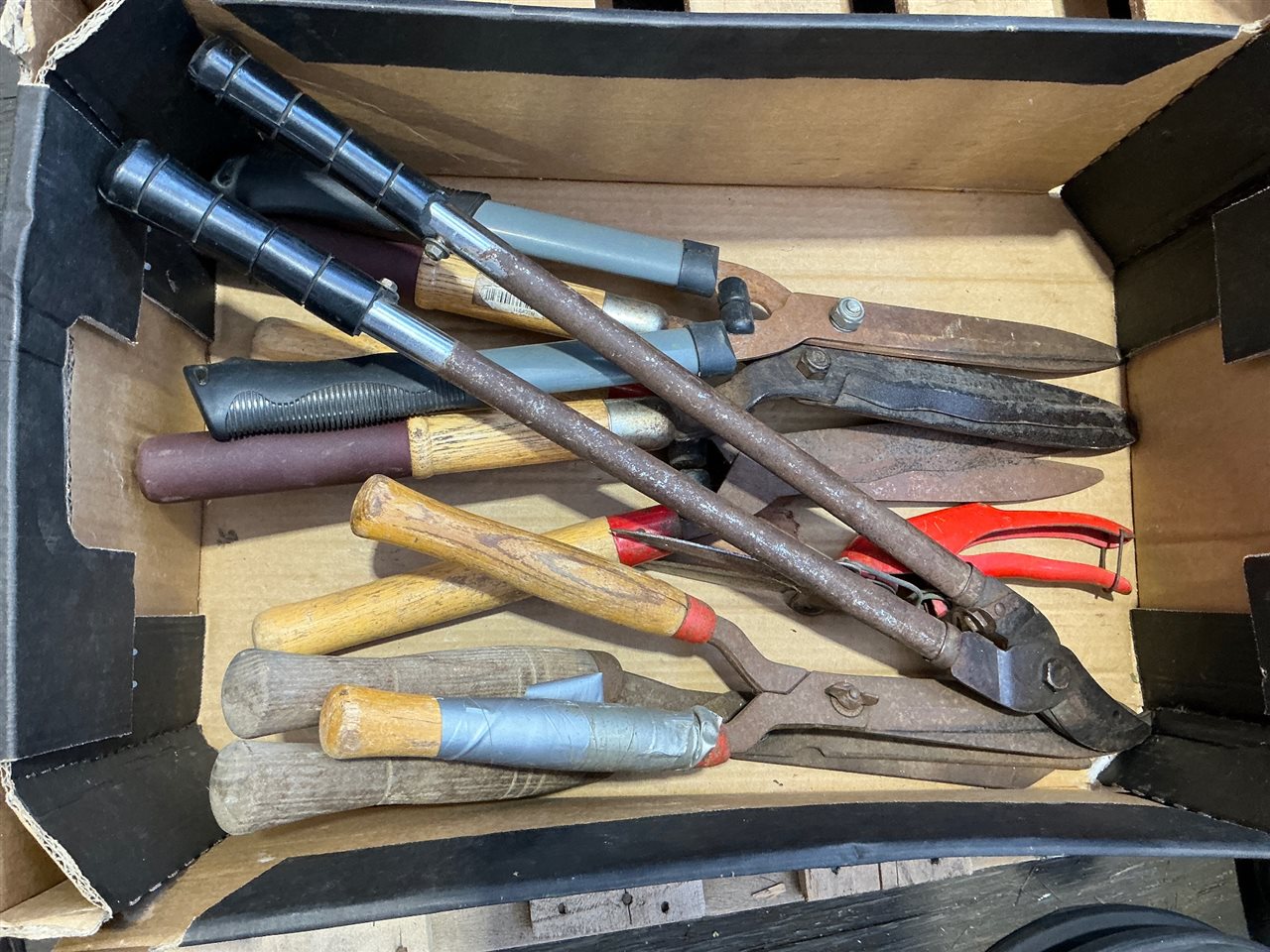 Hedge Clippers and Pruners