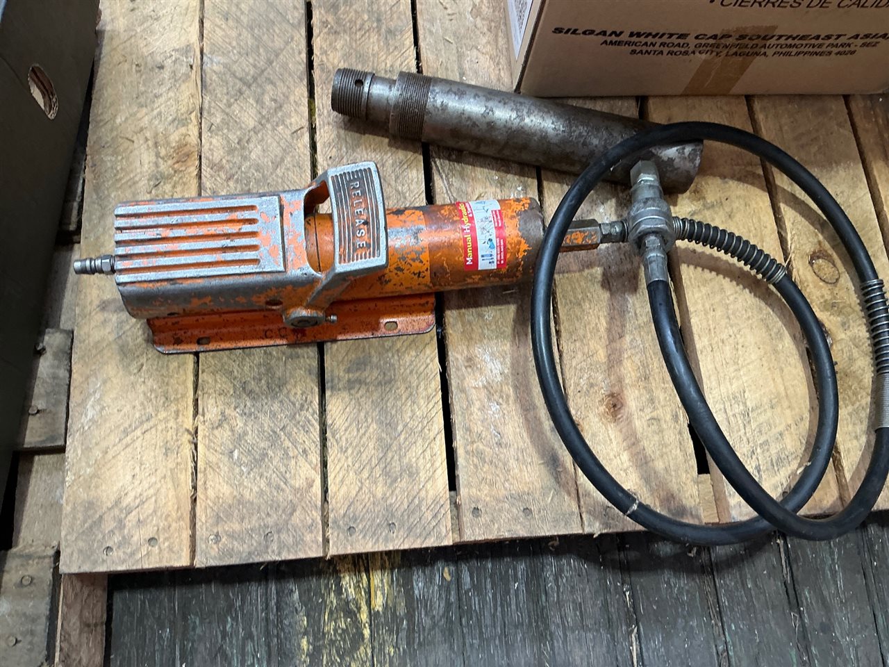 Air Hydraulic Pump with 10 Ton Cylinder 10,000 PSI