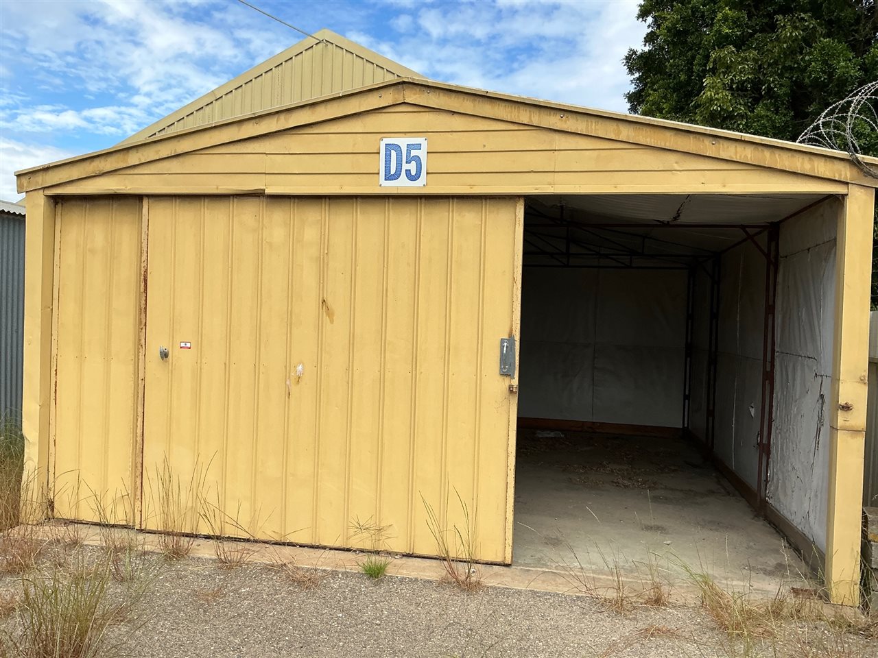 Shed -6.2 M x 5.3 Metre Wide x 2.8 Metre to Centre  Appex