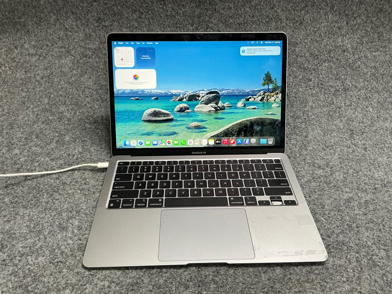 Apple, MacBook Air (10,1), 13.3-Inches, 2020, A2337, Appears to Function