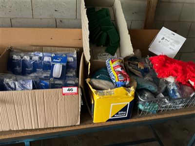 Quantity of Mop Heads , and 3 Packs Nail Brushes    -   (Collect From Modbury ) Thumbnail