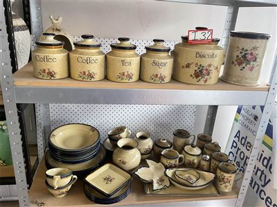 Entire Set Of Robert Gordon Crockery, Canisters Etc Thumbnail