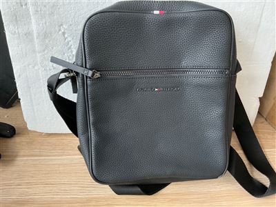 Black Hangbag Thumbnail