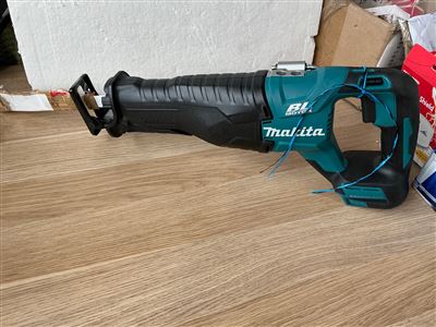Makita 18 V Cordless Ripro Saw - DJR187 No Battery Thumbnail