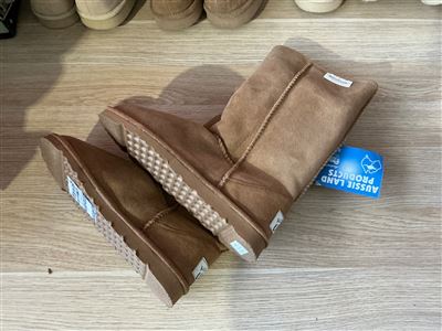 UGG Boots - Aust Size 6 USA Mens 7 USA Ladies 8, Long Pullons, Chestnut Colour, Sold Per Each Thumbnail