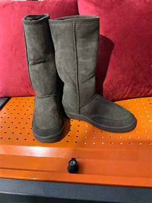Aussie Land UGG’S, Dark Brown, EUR37, cm23.0,USA4M5W, ENG 3, Sold Per Each Thumbnail