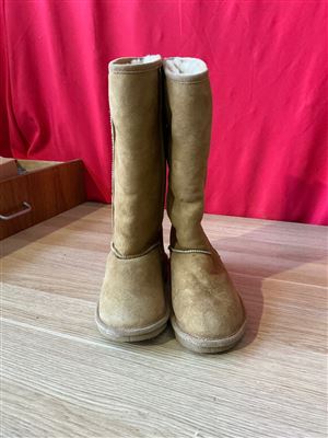 UGG Boots - Aust Size 4 USA Mens 5 USA Ladies 6, Long Pullons,Chesnut Colour, Sold Per Each Thumbnail