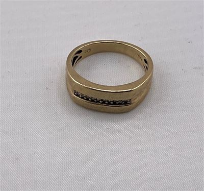 Gold & Diamond Ring Thumbnail