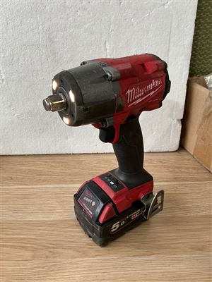 Milwaukee Cordless 18 V Wrench Gun -½ “ with Battery Thumbnail