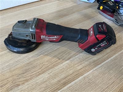 Milwaukee 125 mm Cordless 18  V Angle Grinder with Battery Thumbnail