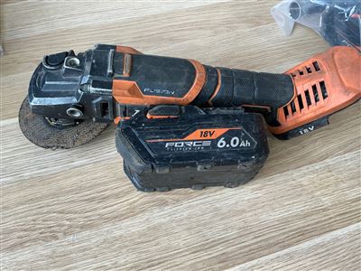 AEG 18 V Cordless 125 mm Angle Grinder with  6.0ah Battery-missing Guard Thumbnail