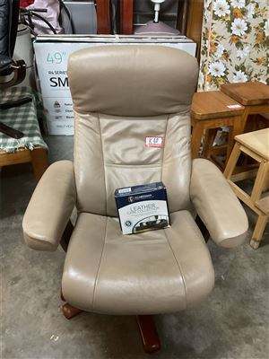 Timber And Leather Single Chair IMG Norway And Leather Cleaning Kit Thumbnail