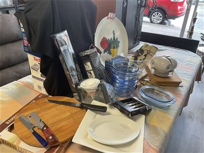 Kitchen Items, Platters, Chopper, Salt/Pepper Mill, Carving Set, Bowls, Lazy Susan Etc Thumbnail