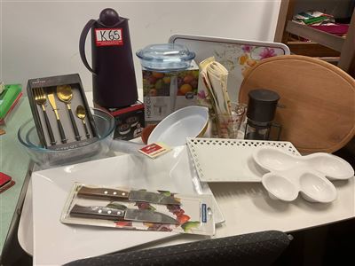Home Collection Hand Collection And Mini Chopper, 16 Piece Cutlery Set, Knives, Platters, Pyrex Jug, Tray Etc Thumbnail