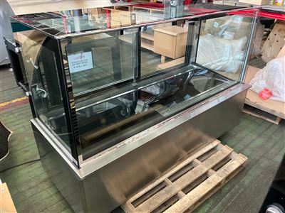 Corolla Cake Display Fridge, 610 Litre, Model No S760v, Excellent Condition - 1800x 750 x1250 mm H Comes with Padded Protective Cover Thumbnail