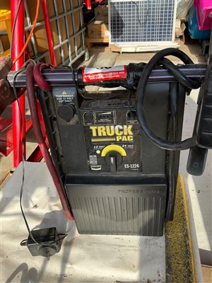 Truck Pack Jump Starter (Collect From Greenfields ) Thumbnail