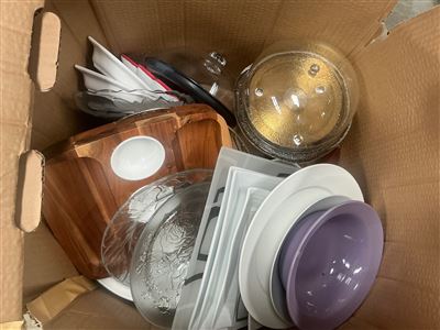 Box of Kitchen Ware  (Collect From Greenfields ) Thumbnail