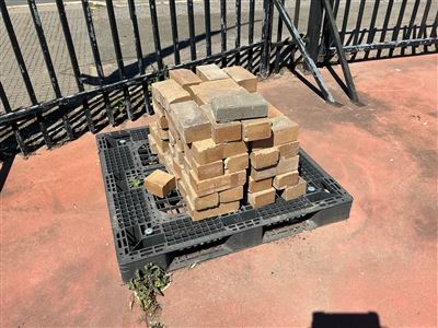 Pallet of Approx 50 Used Cream Clay Bricks Thumbnail