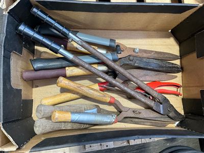 Hedge Clippers and Pruners Thumbnail