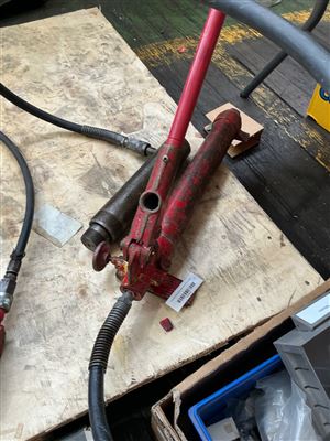 Hydraulic Pump Porto-Power with 10 Ton Cylinder Thumbnail