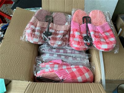 Women’S Slip On Checkered Slippers - Carton of 24 Thumbnail