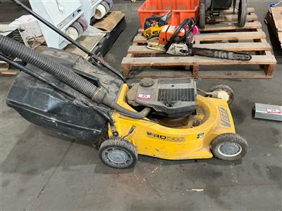 Victa Pro Self Propelled Lawnmower with Catcher - Sold As Is Thumbnail